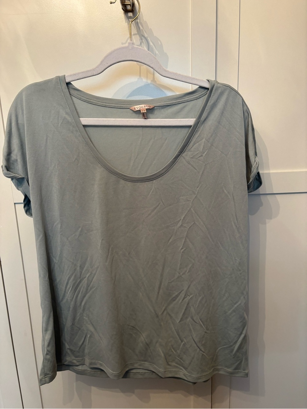 ESQUALO Scoop Neck Short Sleeve Tee in Light Sage